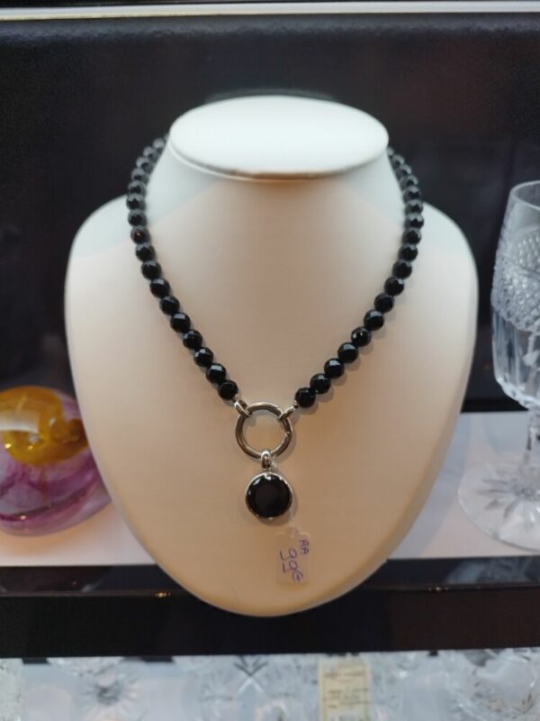 Superbe Collier Perles noires signé Ti Sento. Seconde main. Montures en argent.