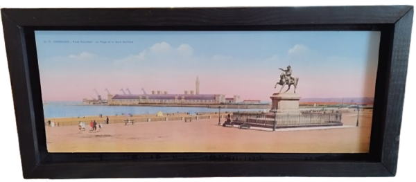 Vue du Campanile de la gare maritime de Cherbourg, plage et statue Napoléon. – Image 3